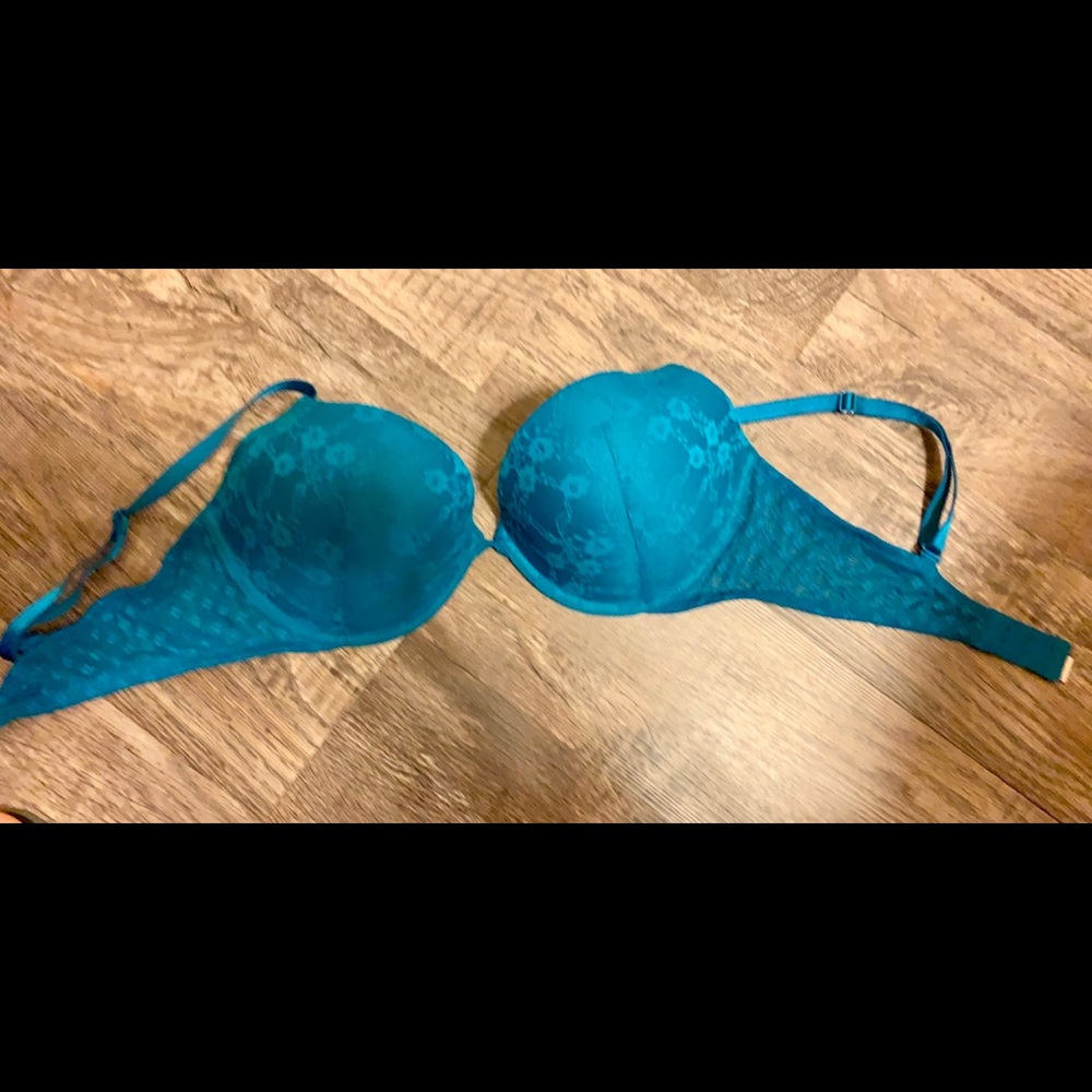 NWOT- VS Push-up Bra! Size: 36D